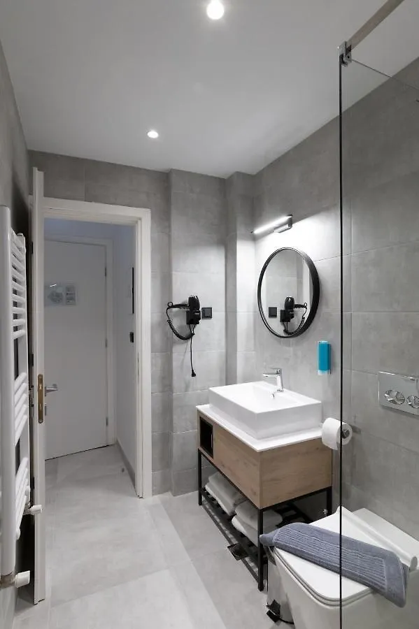 **  White 9 Bed & Breakfast Thessaloniki Greece