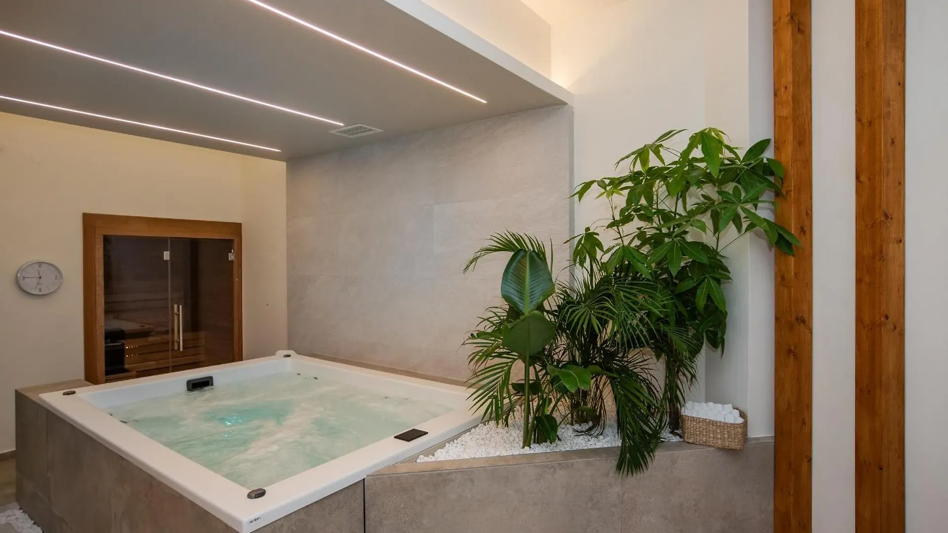 White 9 Bed & Breakfast Thessaloniki 2*,  Greece