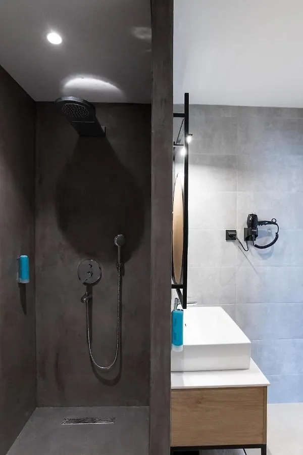 White 9 Bed & Breakfast Thessaloniki 2*,