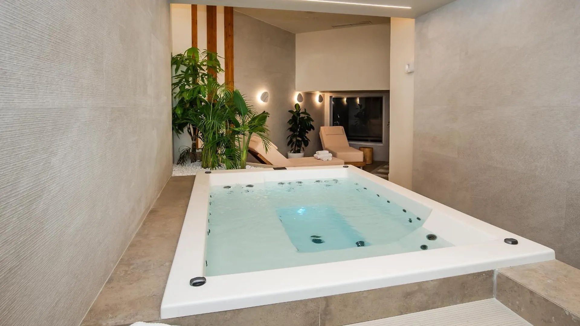 **  White 9 Bed & Breakfast Thessaloniki Greece